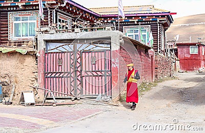 YARCHEN GAR, THE WORLDÂ´S SECOND BIGGEST BUDDHIST SCHOOL IN SICHUAN, CHINA Editorial Stock Photo